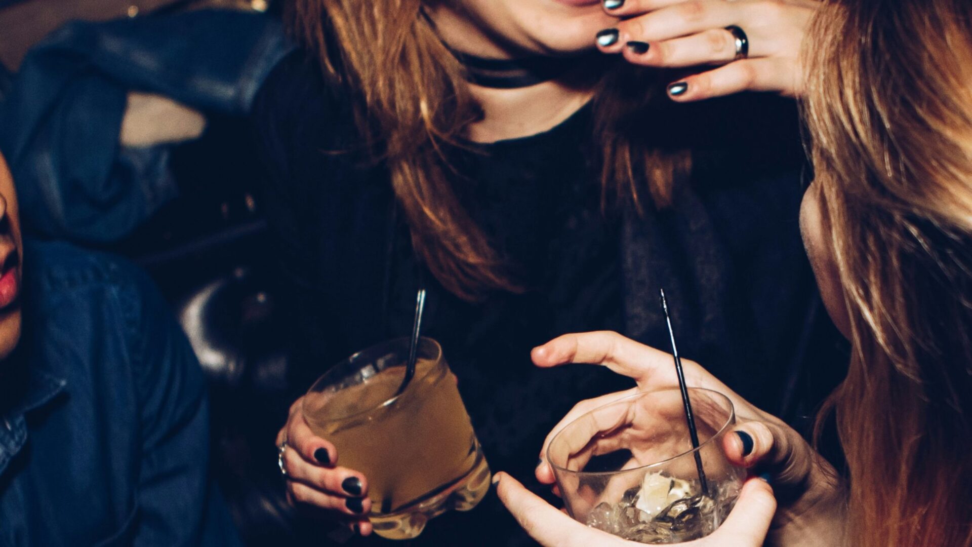 psychologyzine.com - social psychology, social acceptance, smoking, drugs, sex, social media, social behaviour